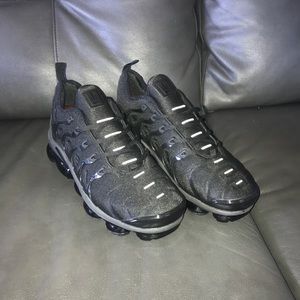 NIKE VAPORMAX PLUS 'TRIPLE BLACK' SIZE 11